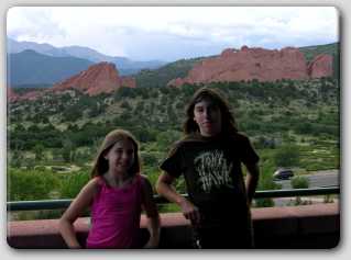Shelby and Harlee waiting patiently before our Garden of the Gods tour.